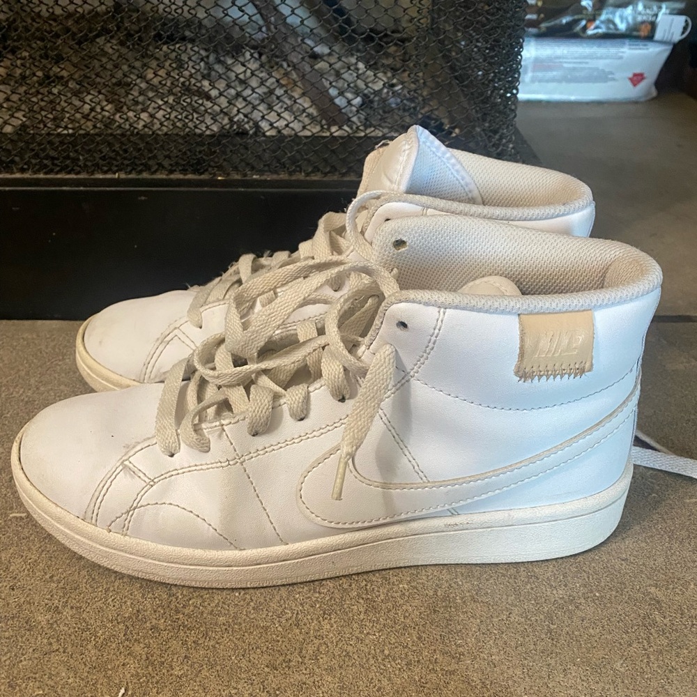 NIKE Court Royale 2 Triple White Leather CT1725-100 Shoes Women’s 8